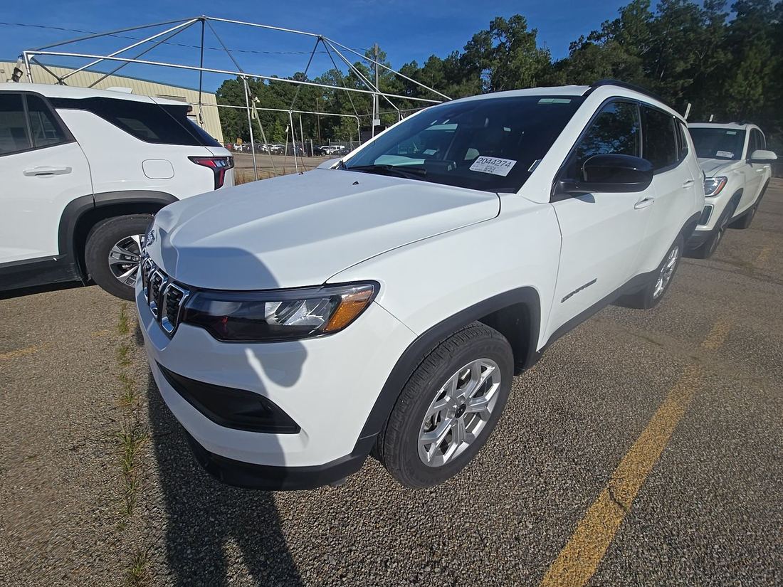 2025 Jeep North, Latitude