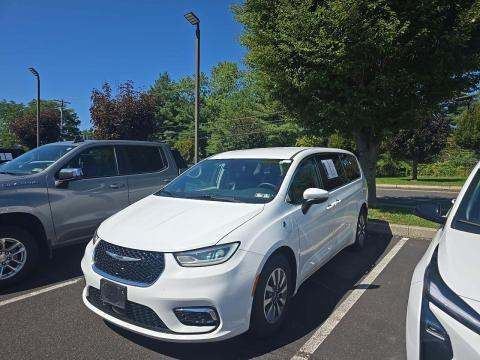 2023 Chrysler Touring L