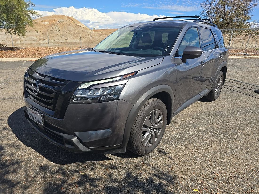 2025 Nissan SV