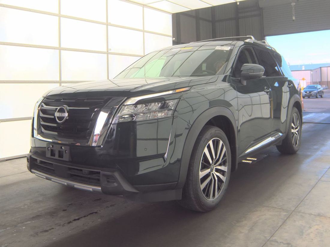 2023 Nissan PLATINUM