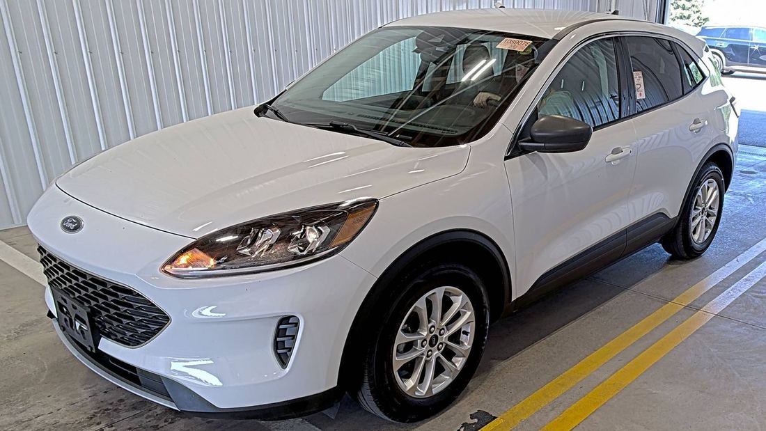 2022 Ford SE FHEV