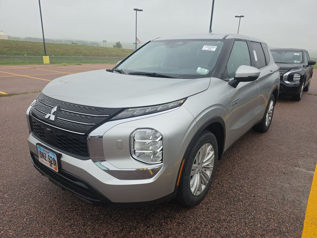 2025 Mitsubishi ES