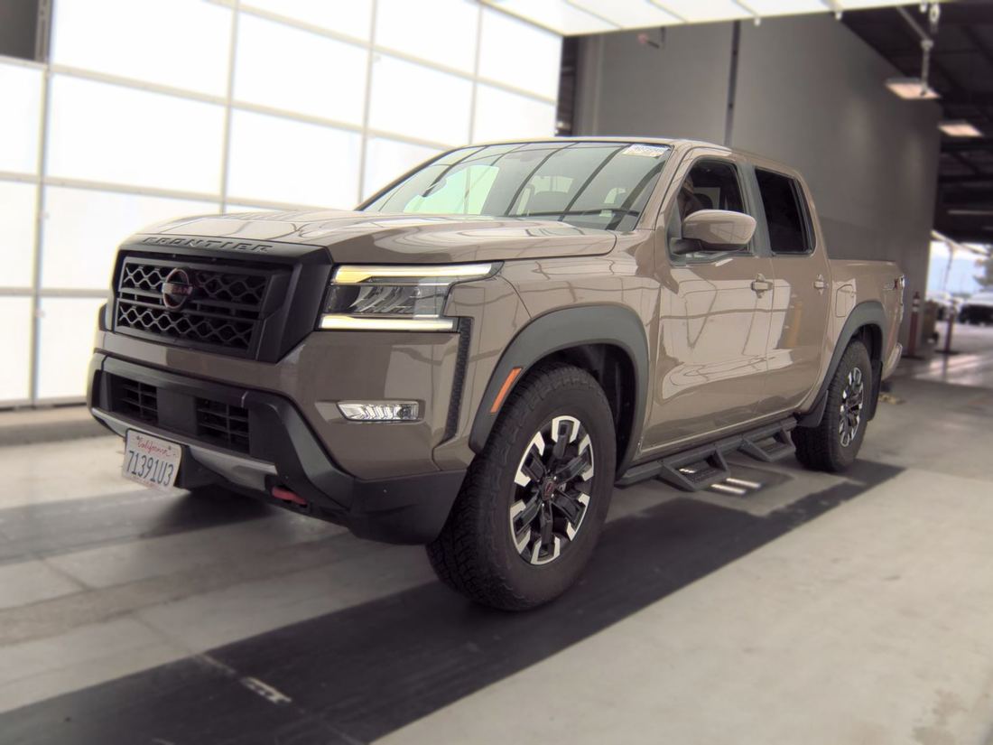 2023 Nissan Crew Cab