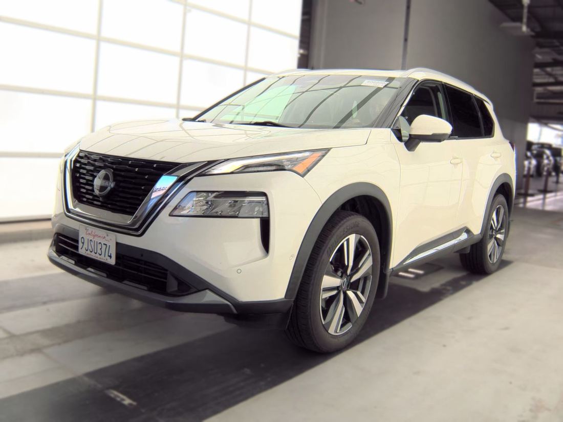 2023 Nissan SL