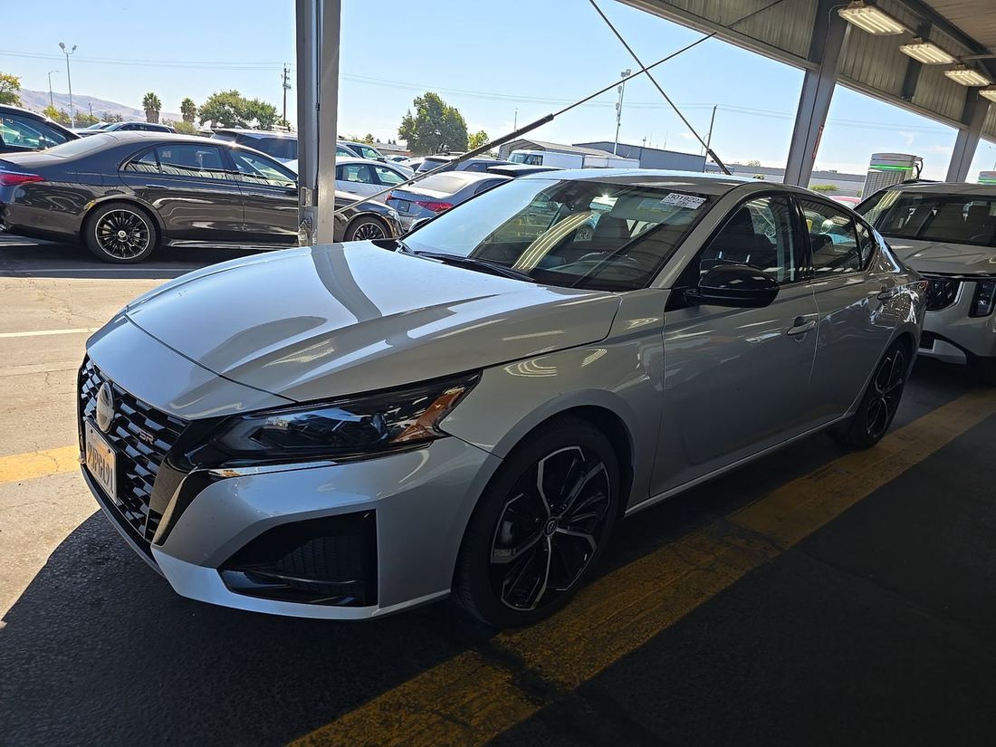 2025 Nissan SR