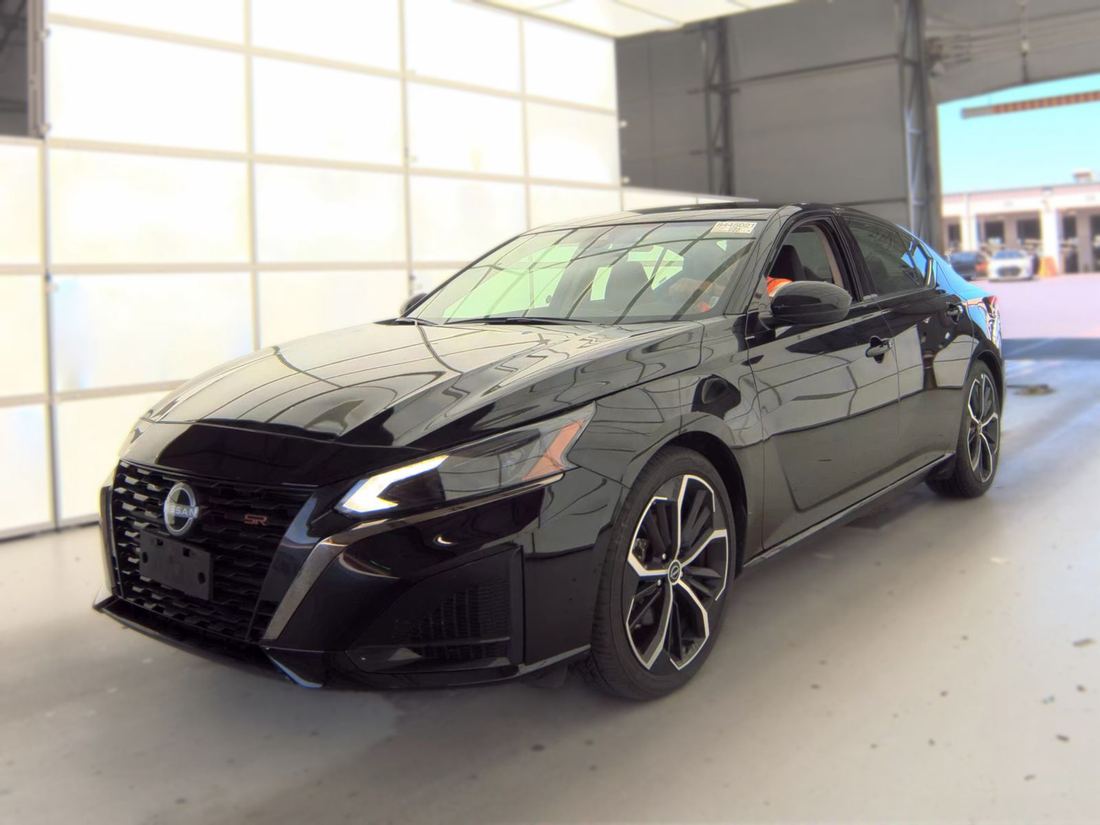 2025 Nissan SR