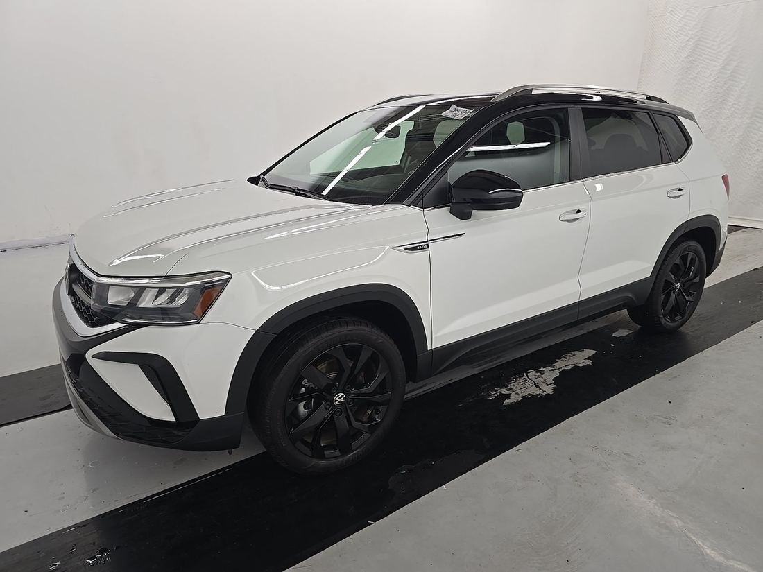 2023 Volkswagen SE w/Sunroof Pkg.