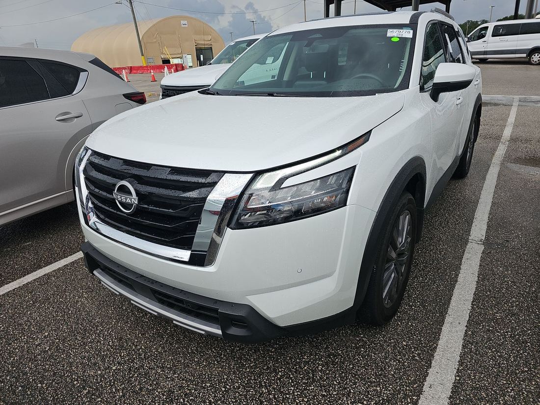 2025 Nissan SL