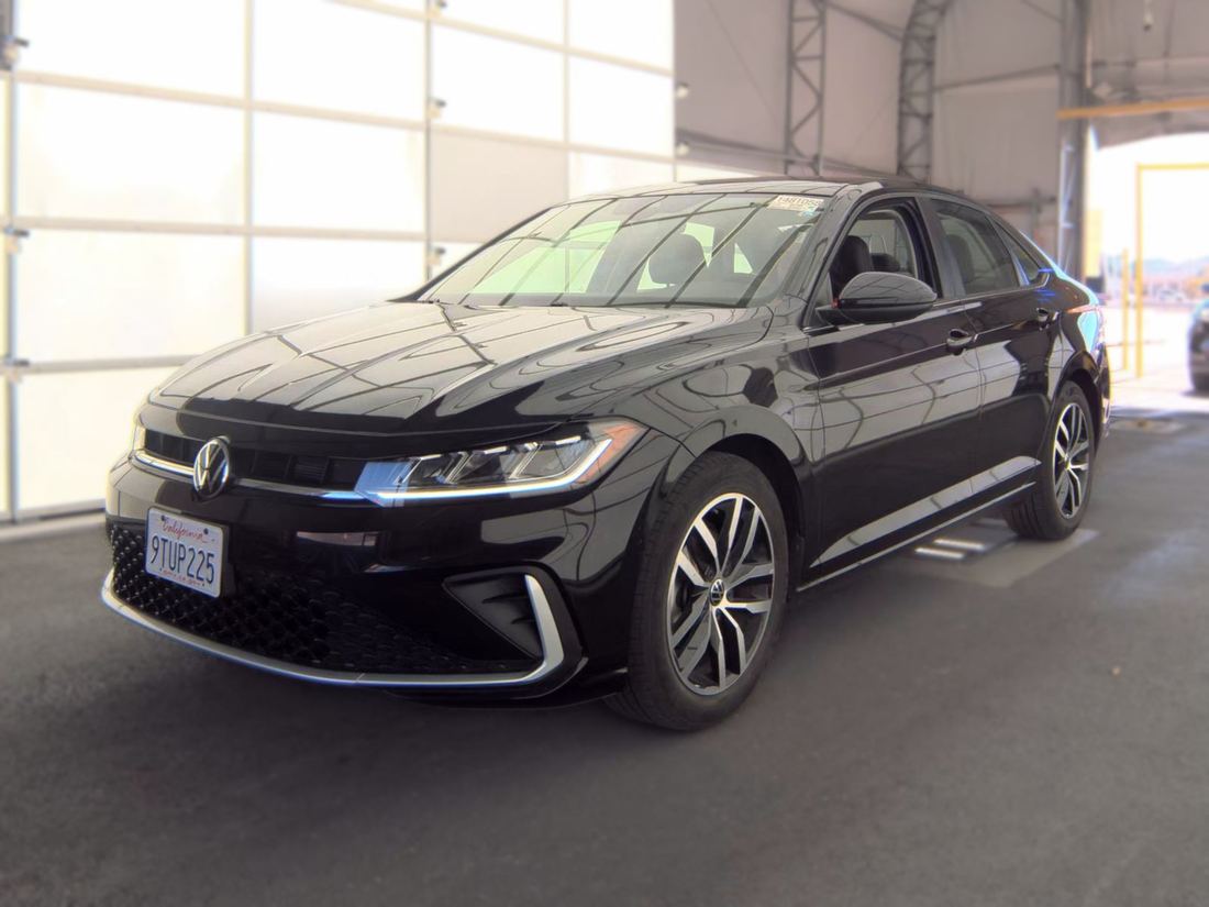 2025 Volkswagen SE