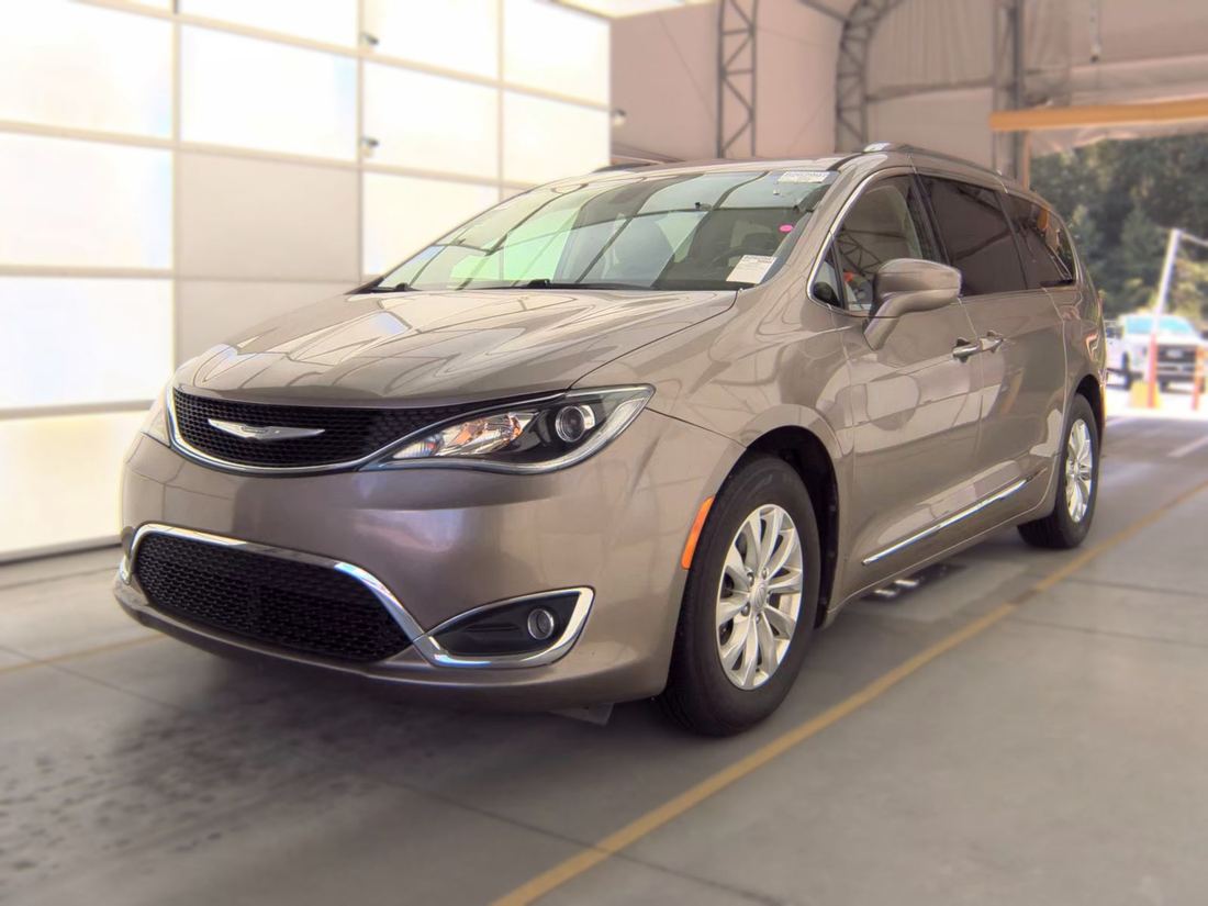 2018 Chrysler Touring L