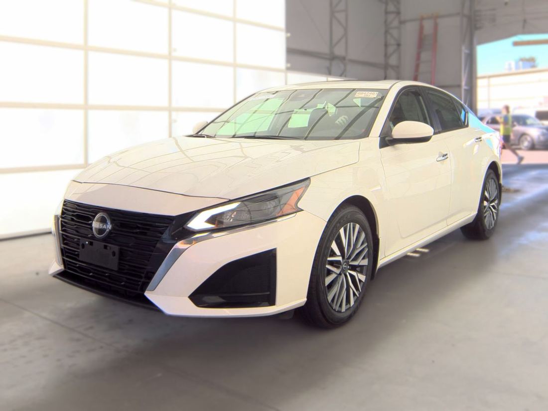 2023 NISSAN SV