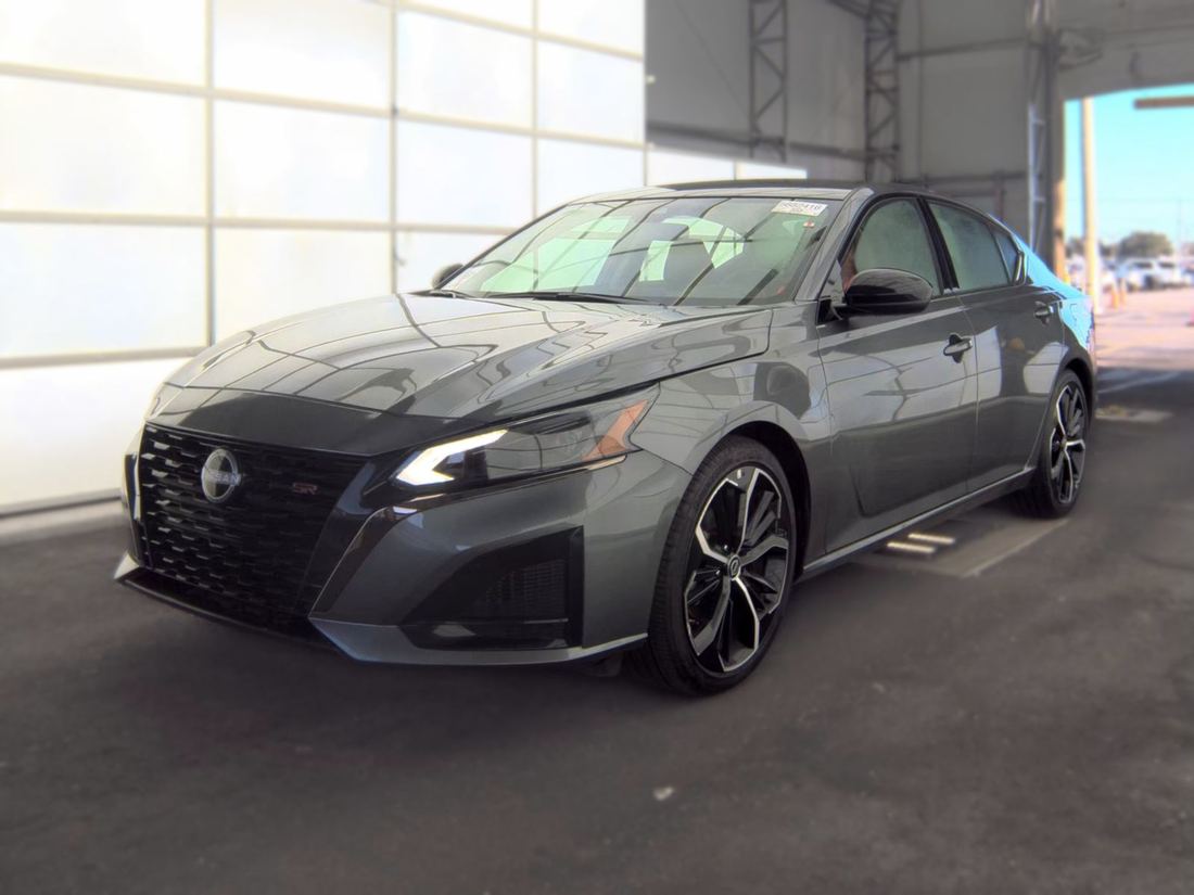 2025 Nissan SR