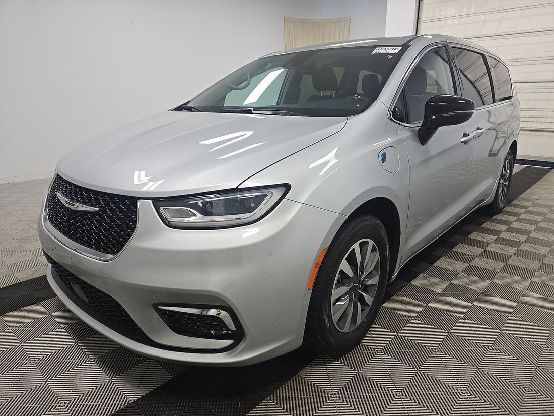 2024 CHRYSLER RU