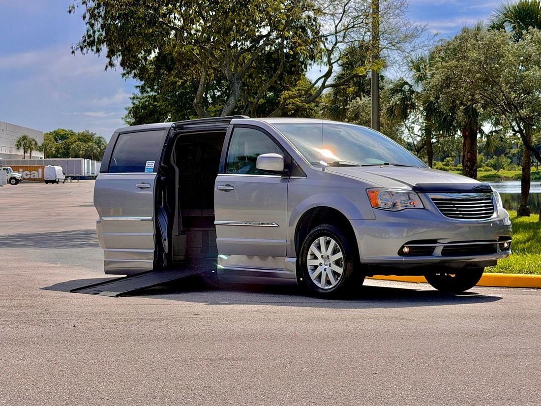 2016 Chrysler RT