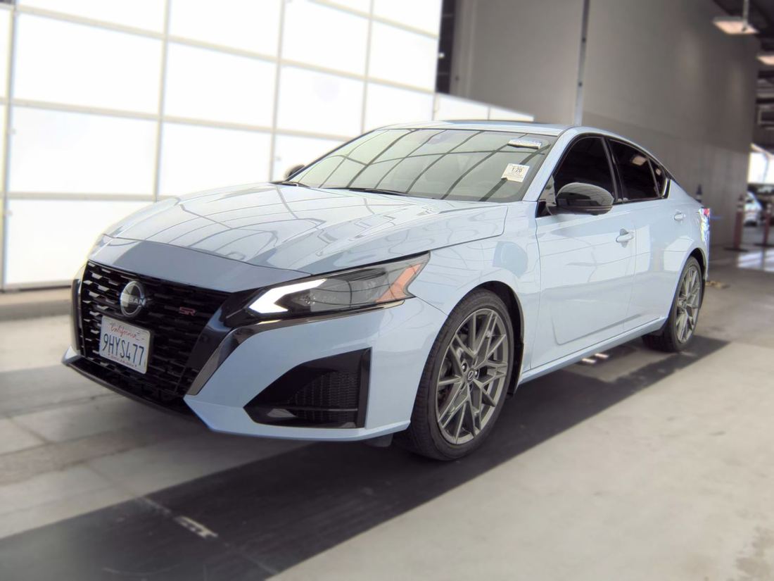2023 Nissan SR