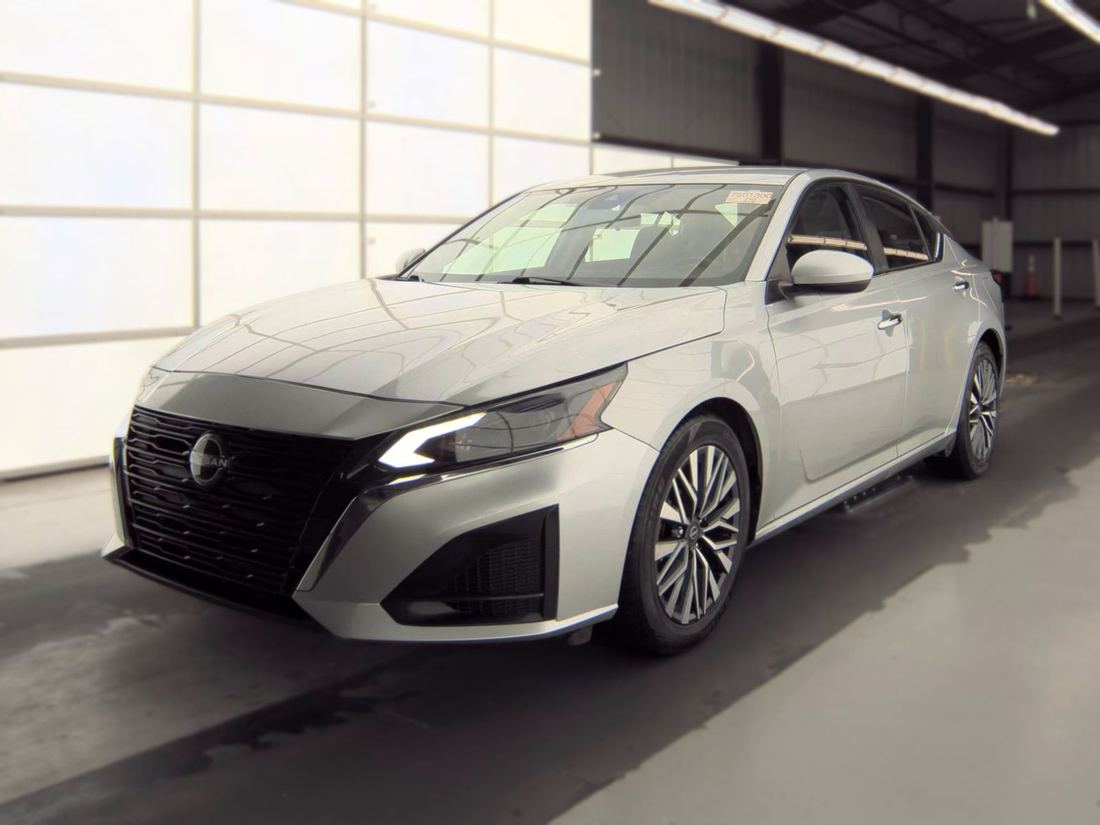 2023 NISSAN SV