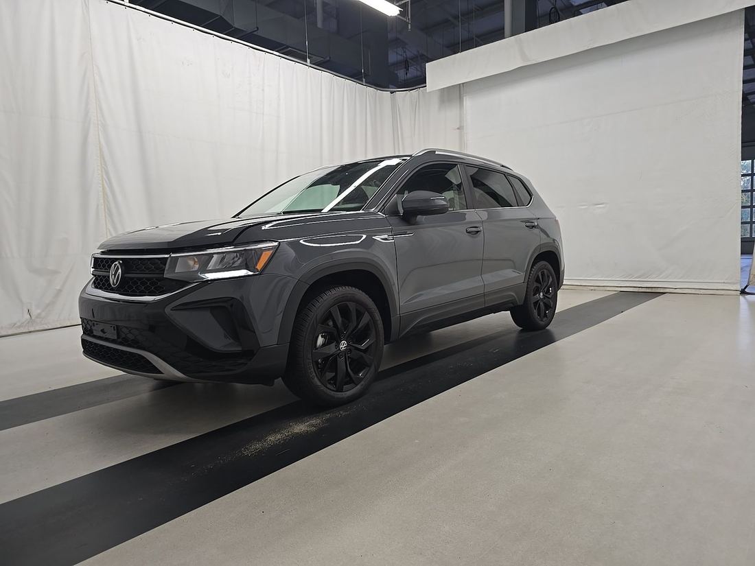 2023 VOLKSWAGEN SE w/Sunroof Pkg.