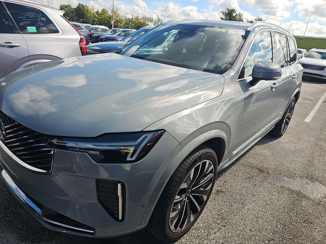 2026 Volvo Plus Bright