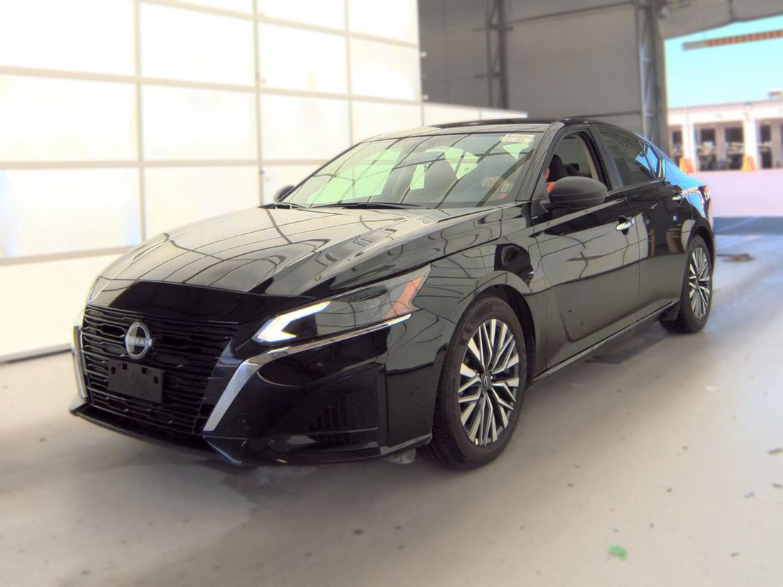 2025 Nissan SV