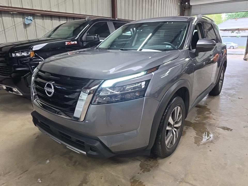 2025 NISSAN SL