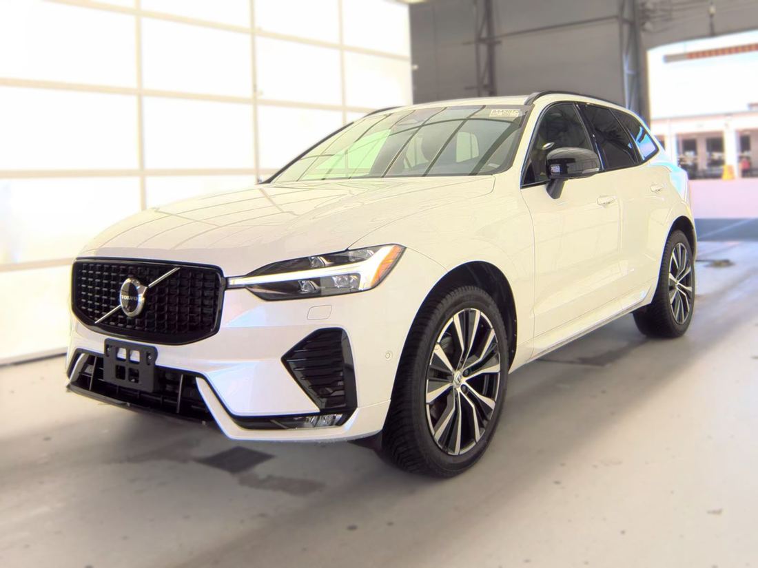 2024 VOLVO Plus Dark