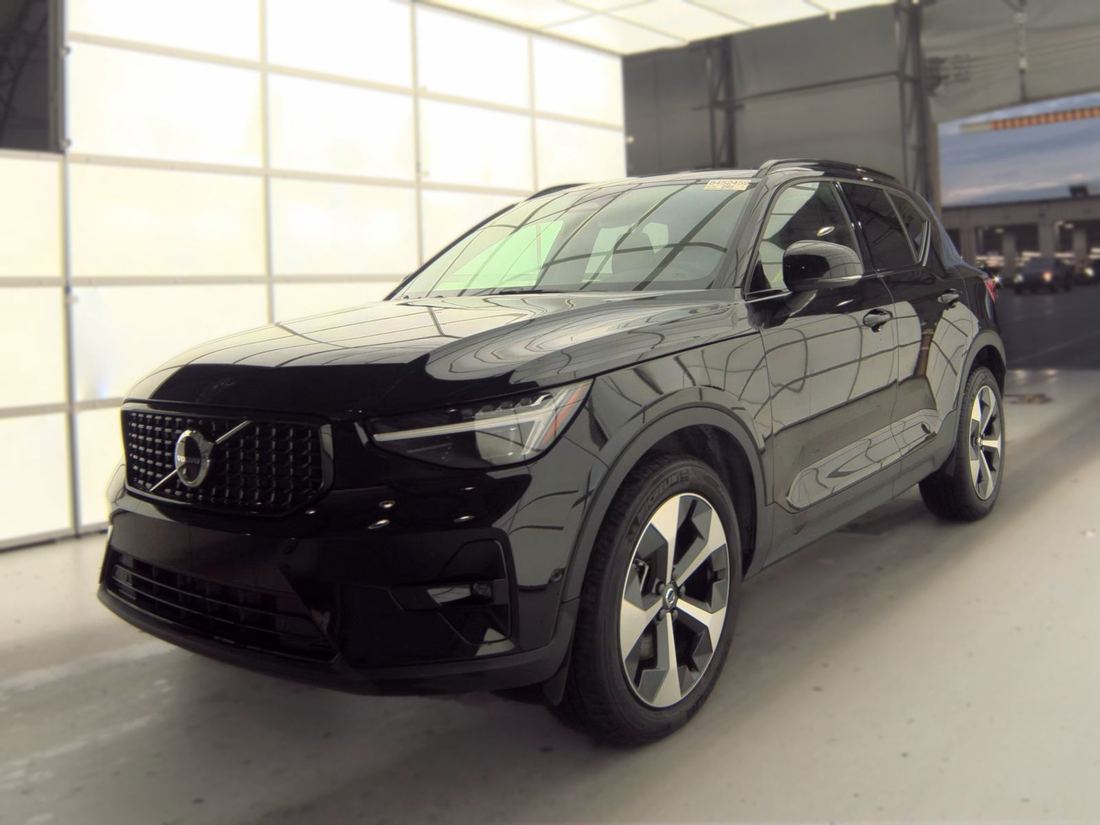 2026 VOLVO Plus Dark