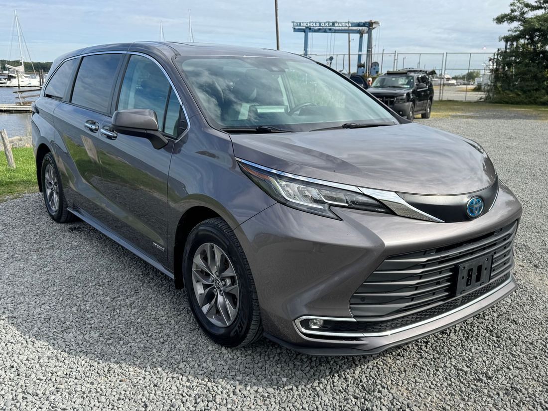 2021 Toyota AXLH40L