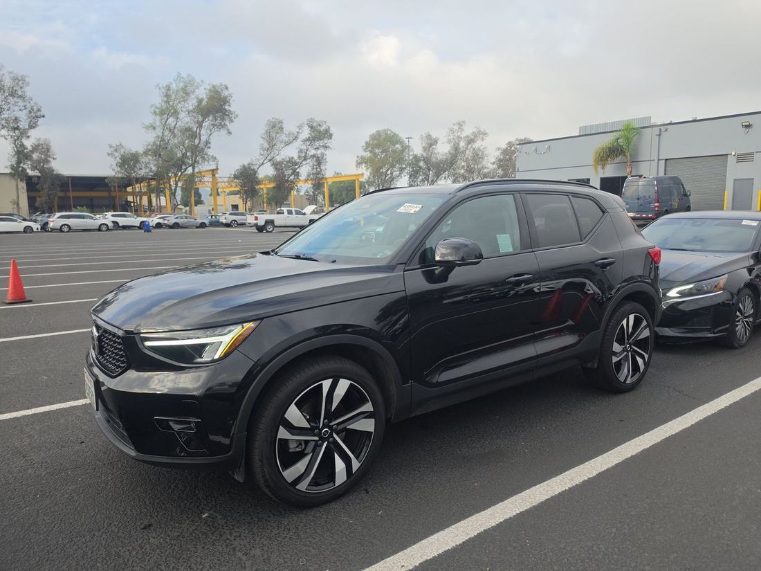 2024 VOLVO Plus Dark