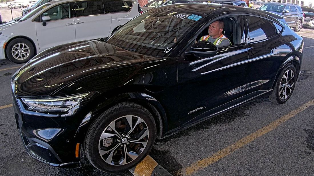 2023 FORD Premium