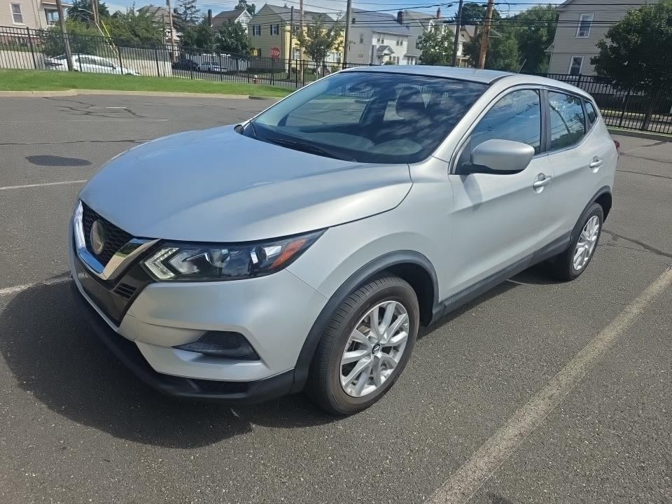 2021 Nissan SV