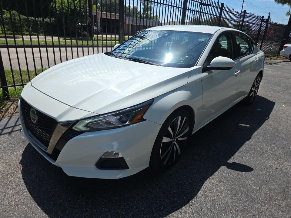 2022 Nissan SR