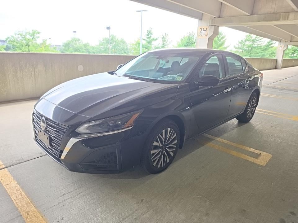 2024 Nissan SV