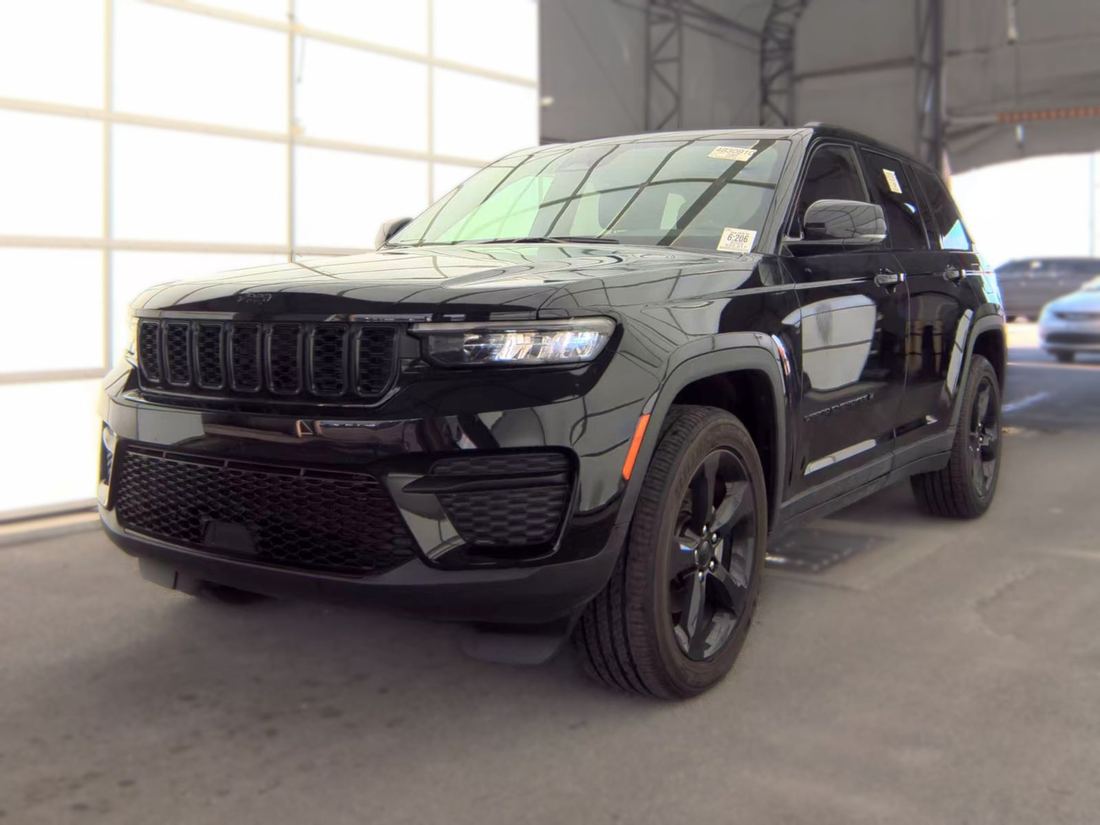 2023 JEEP Laredo, Altitude