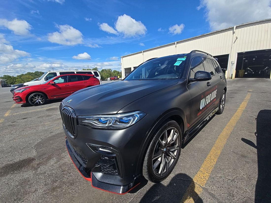 2021 BMW M50i