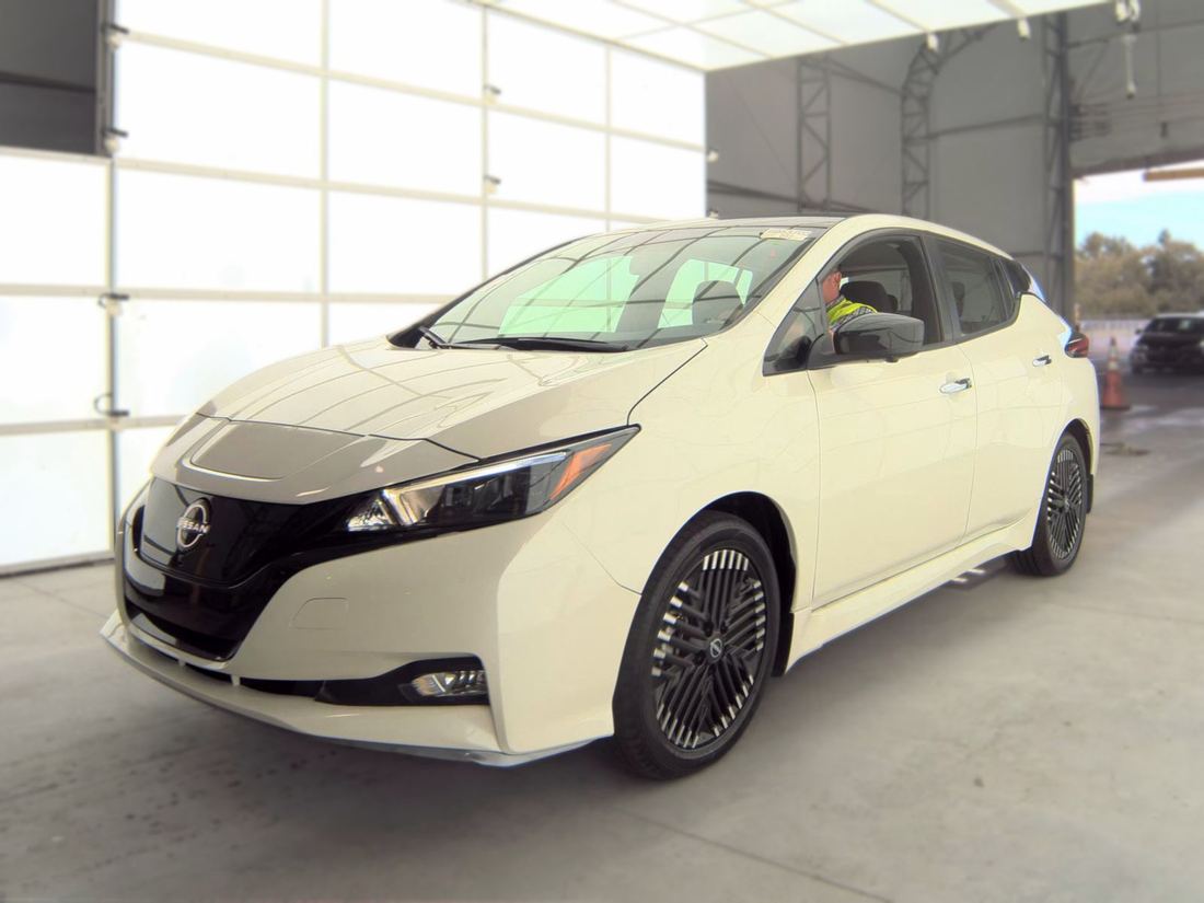 2024 Nissan SV