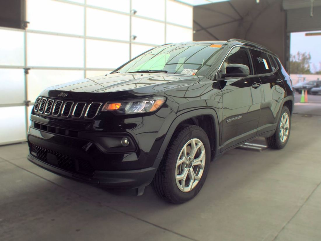 2025 Jeep North, Latitude