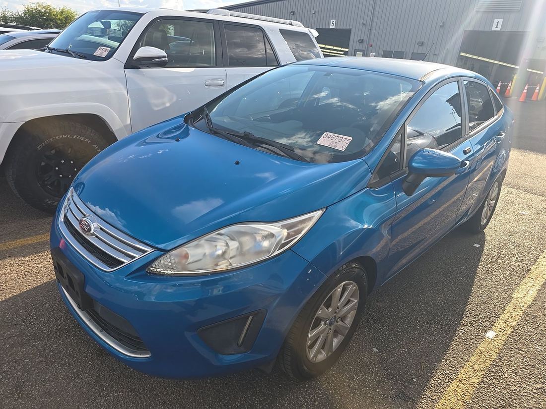 2012 FORD SE