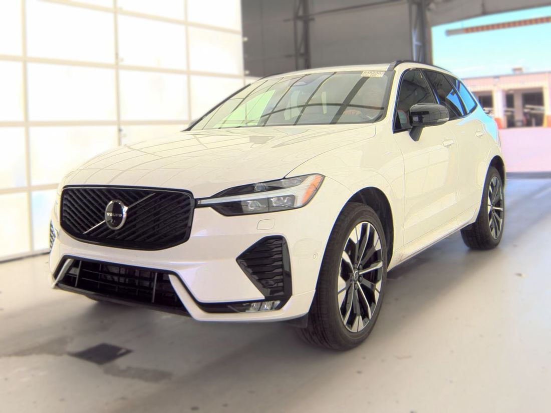 2026 VOLVO Plus Dark