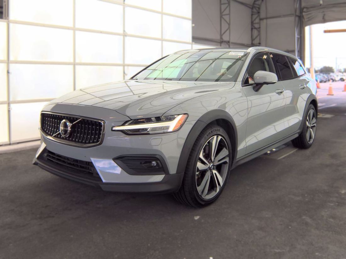 2025 VOLVO Plus