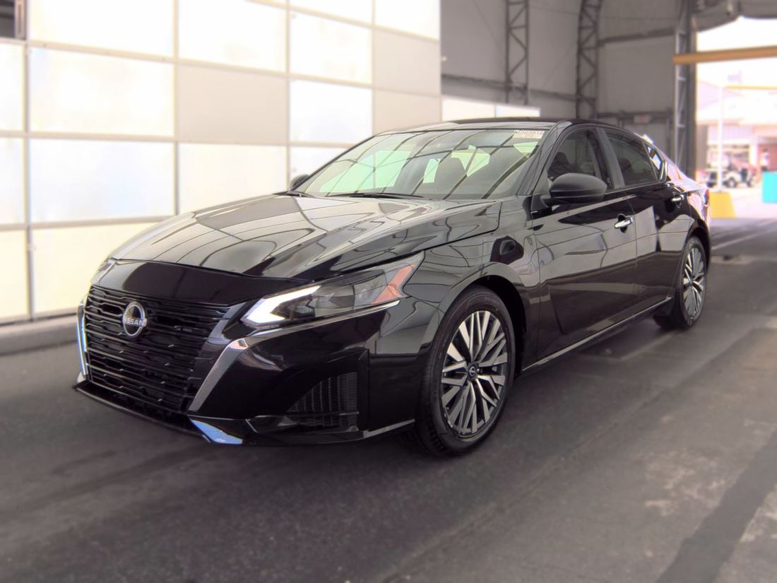 2025 Nissan SV