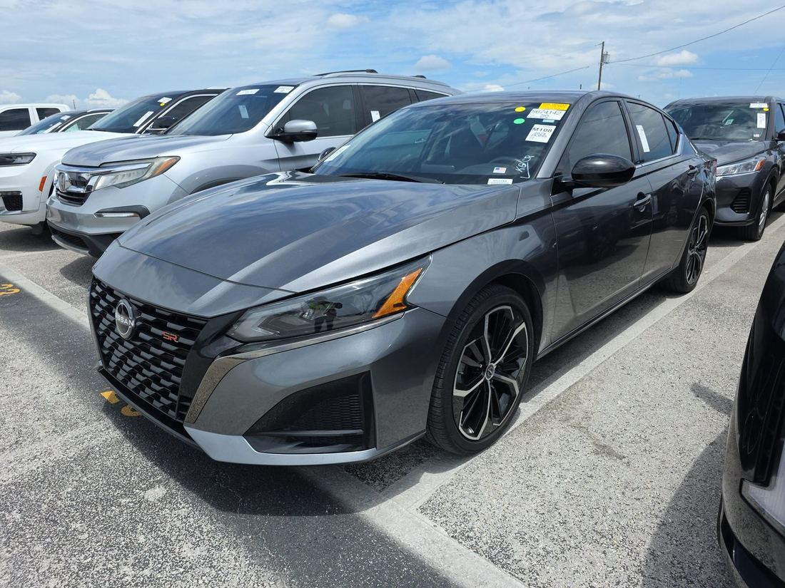 2024 Nissan SR