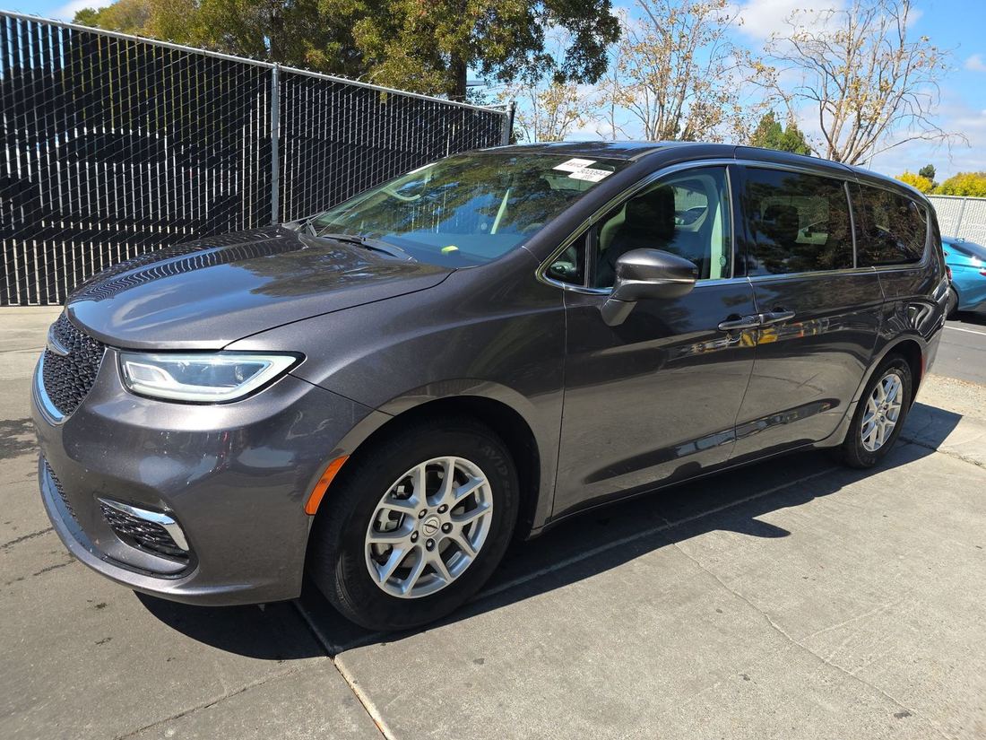 2023 Chrysler Touring L