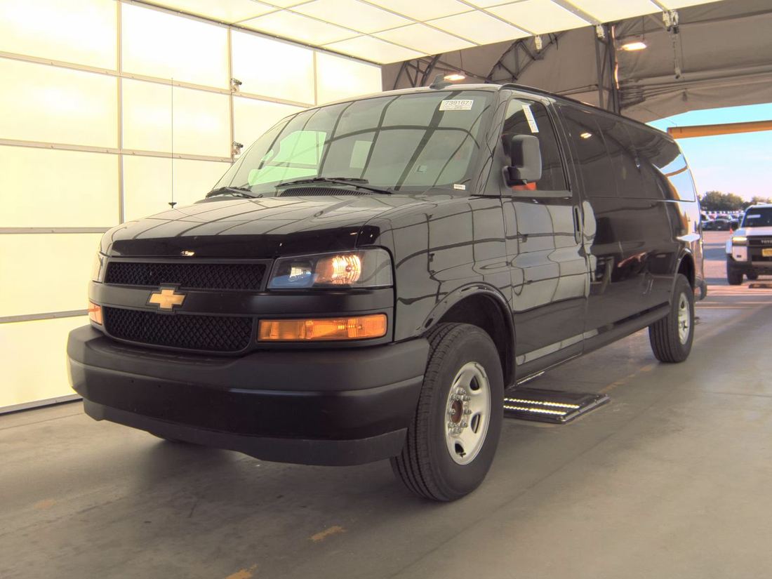 2025 Chevrolet 3500 Passenger