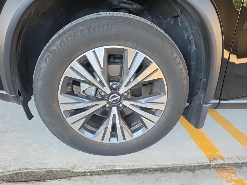 2023 Nissan SV