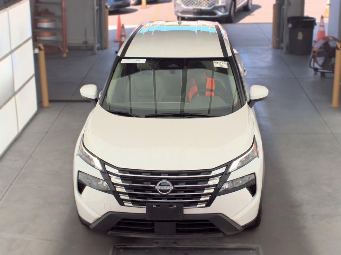 2025 Nissan SV