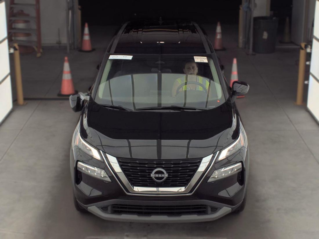 2023 Nissan SV