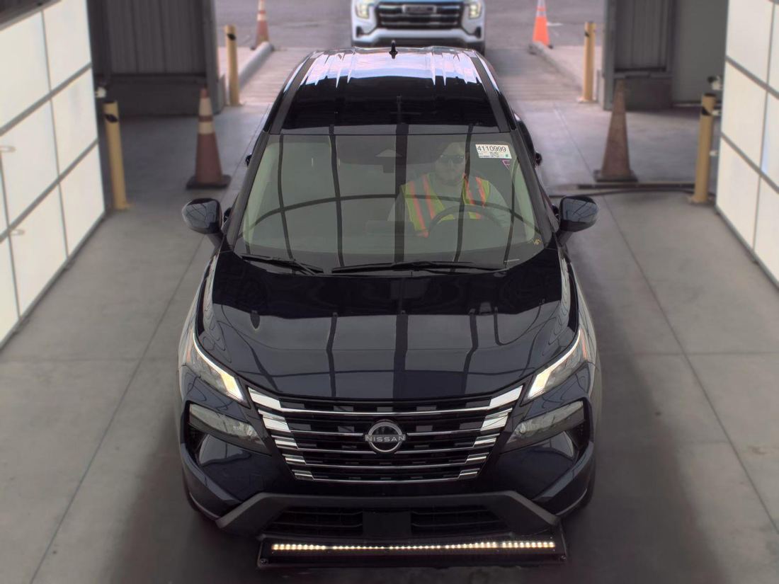 2026 Nissan SV