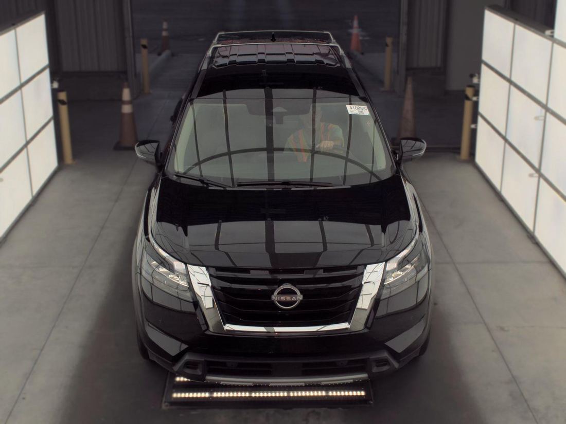 2025 Nissan SL