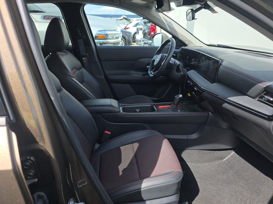 2025 Nissan SR