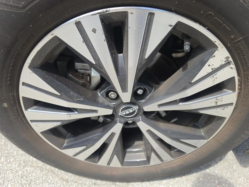 2023 Nissan SV